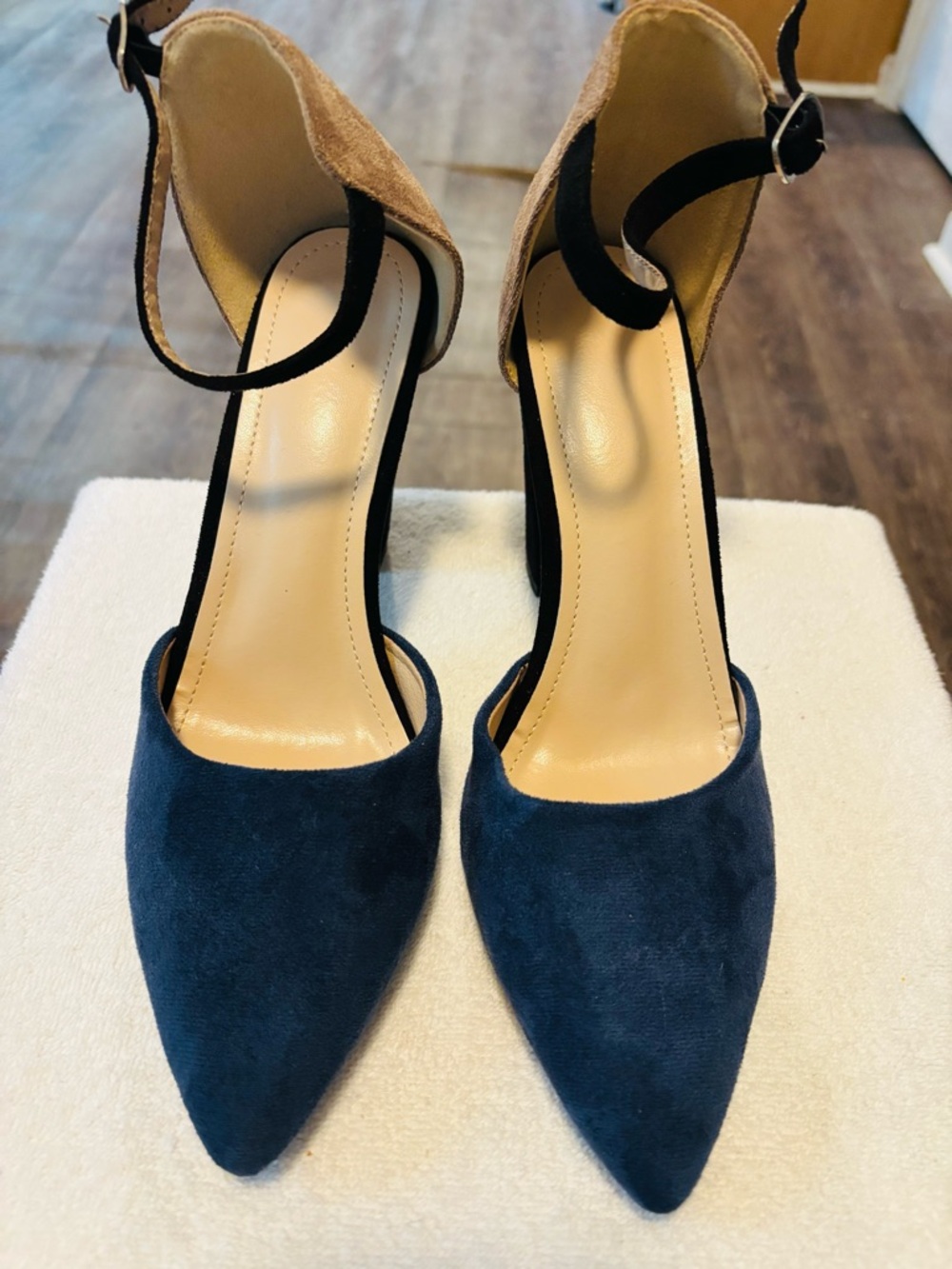 Brand New Heels By ANYTHING BUT MONDAY - Size 10 - Heel Height 4 Inches - Box 1B - Picture 3 of 6